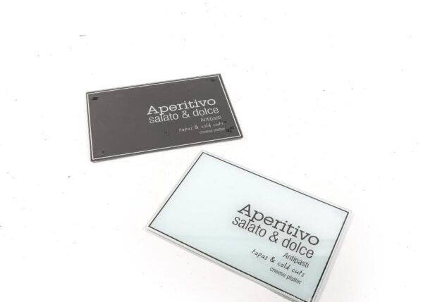 TAGLIERE IN VETRO TEMPERATO 30X20 CM DECORI ASS. IN CONFEZIONE TERMORETRATTA ART.27655 -