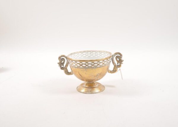 COPPA IN METALLO CON MANICI BIANCA ORO H.18X22X33CM 59752 -