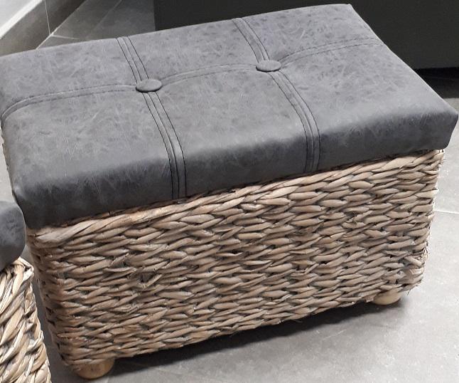 POUF RETTANGOLARE CON SEDUTA IN PVC PICCOLO(42X25XH.26 CM) ART.40252 POUF RETTANGOLARE CON SEDUTA IN PVC PICCOLO(42X25XH.26 CM) ART.40252