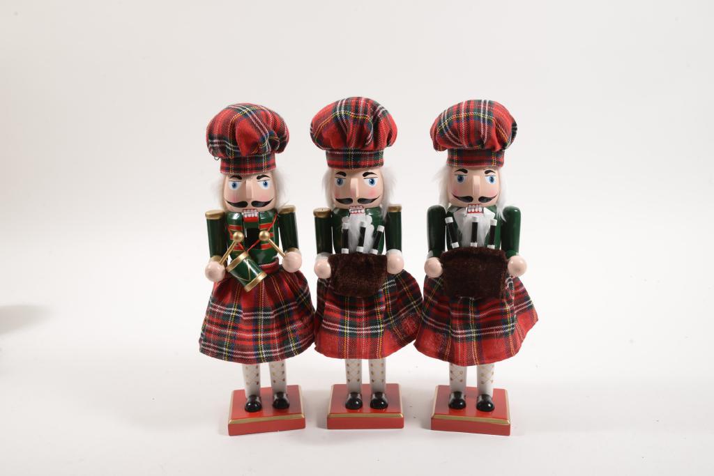 SOLDATINO "KILT" IN LEGNO H.36X10X9CM ASS. ART.80237 - SOLDATINO "KILT" IN LEGNO H.36X10X9CM ASS. ART.80237 -