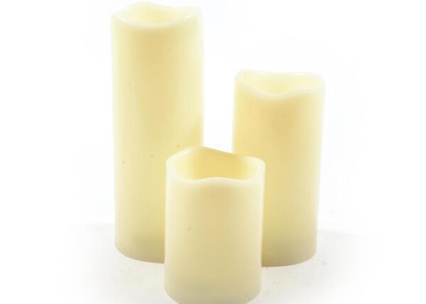 SET 3 CANDELE DA ESTERNO IN PLASTICA CON LUCE LED E TIMER DIAM. 7.5XH.10 ART.61856 -