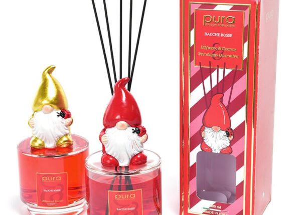 DIFFUSORE DI ESSENZA CHRISTMAS ELF - 500 ML BACCHE ROSSE COLORI ASS. C/ BACCHETTI IN COTONE ART.99309 -