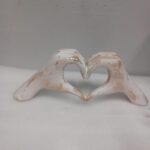 MANO RESINA CUORE 31X12CM ART.Y06