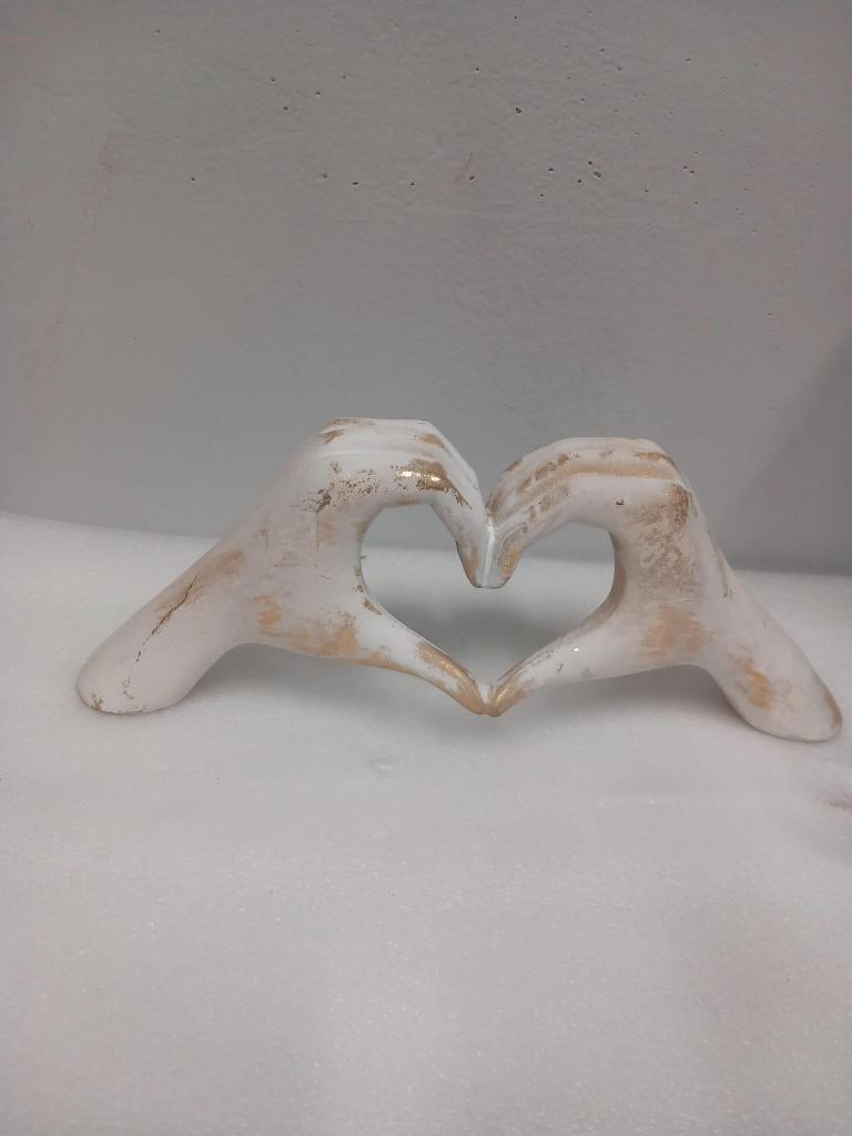 MANO RESINA CUORE 31X12CM ART.Y06 MANO RESINA CUORE 31X12CM ART.Y06