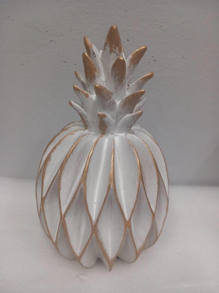 ANANAS RESINA MEDIA 14X22CM ART.Y16 ANANAS RESINA MEDIA 14X22CM ART.Y16