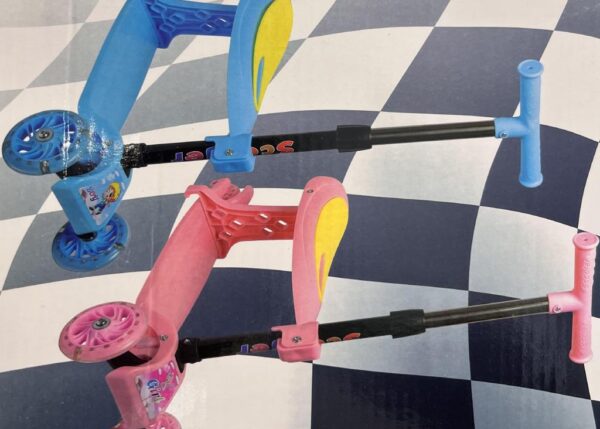 MONOPATTINO 3RUOTE C/SEDILE 60X22X61CM 2ASS. ART.6744007 $