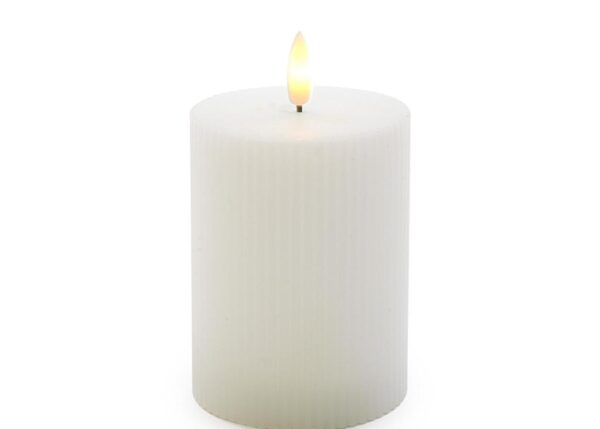 CANDELA BIANCA IN CERA E PLASTICA CON LUCE LED A BATTERIA 3XAAA D.7.5XH.10 CM ART.70371 -