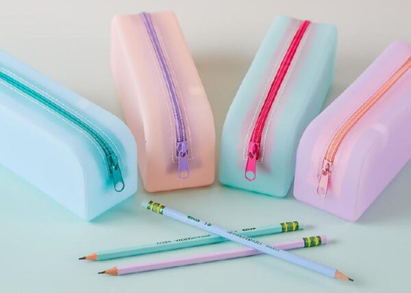 PORTAPENNE SILICONE 19X5,5X7,5CM M.07 4ASS IN DI ART.6815032