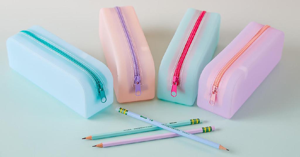 PORTAPENNE SILICONE 19X5,5X7,5CM M.07 4ASS IN DI ART.6815032 PORTAPENNE SILICONE 19X5,5X7,5CM M.07 4ASS IN DI ART.6815032