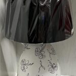 LUME CON DECORO FIORI 39CM 2 COL.